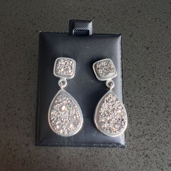 Elegant Set of Sparkling Earrings - Teardrop, Round, Heart Designs Crystals - Picture 2 of 8